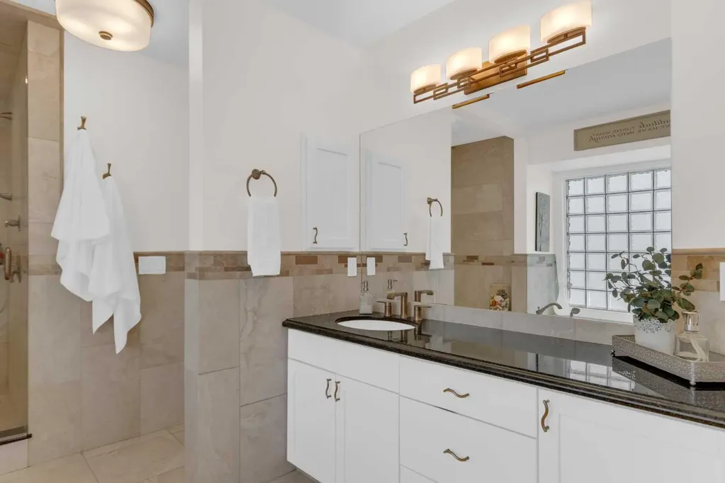 198 Douglas Woods Hill SE Calgary AB T2Z3B1