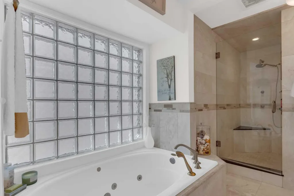 198 Douglas Woods Hill SE Calgary AB T2Z3B1