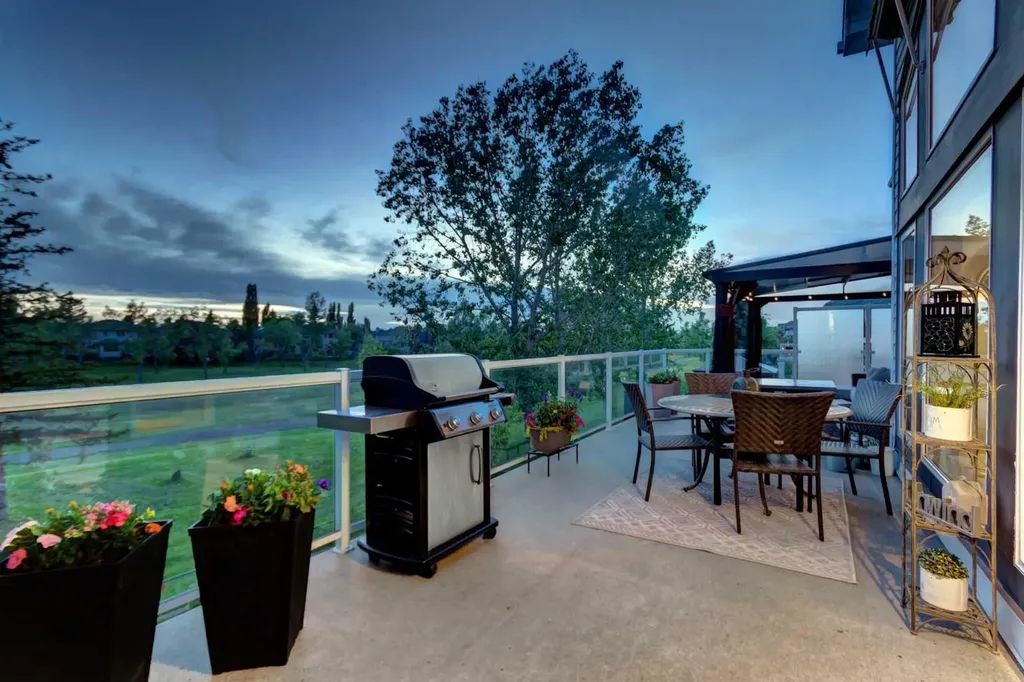 198 Douglas Woods Hill SE Calgary AB T2Z3B1