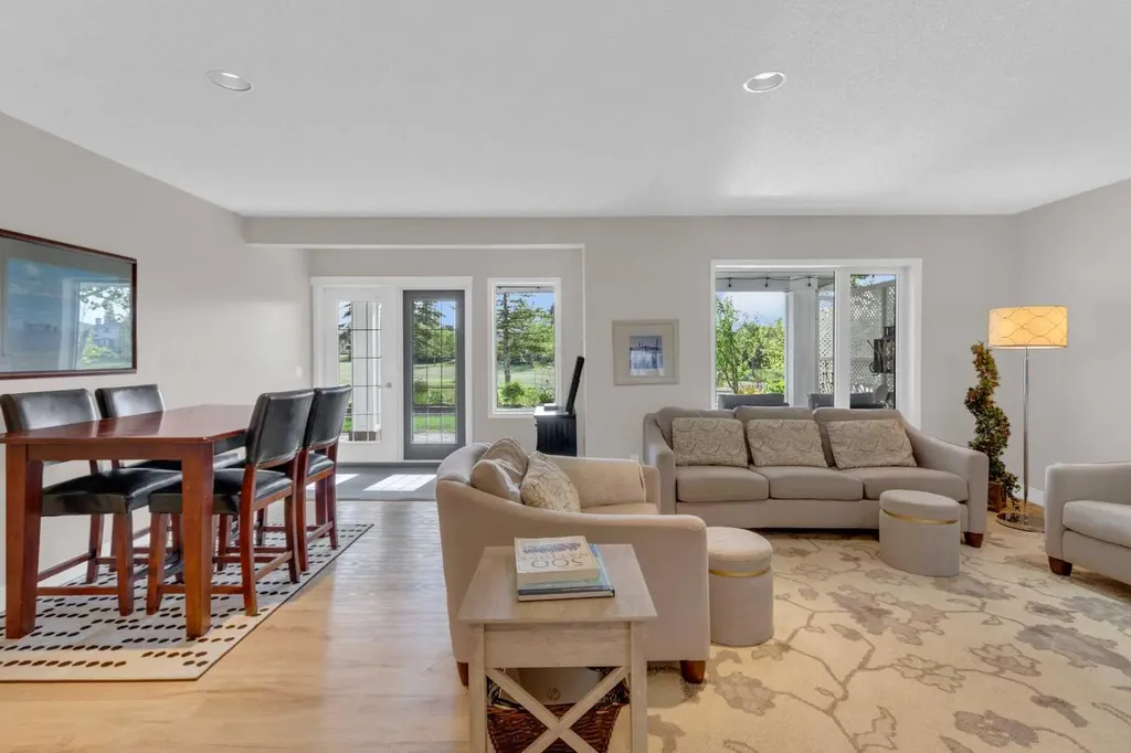 198 Douglas Woods Hill SE Calgary AB T2Z3B1