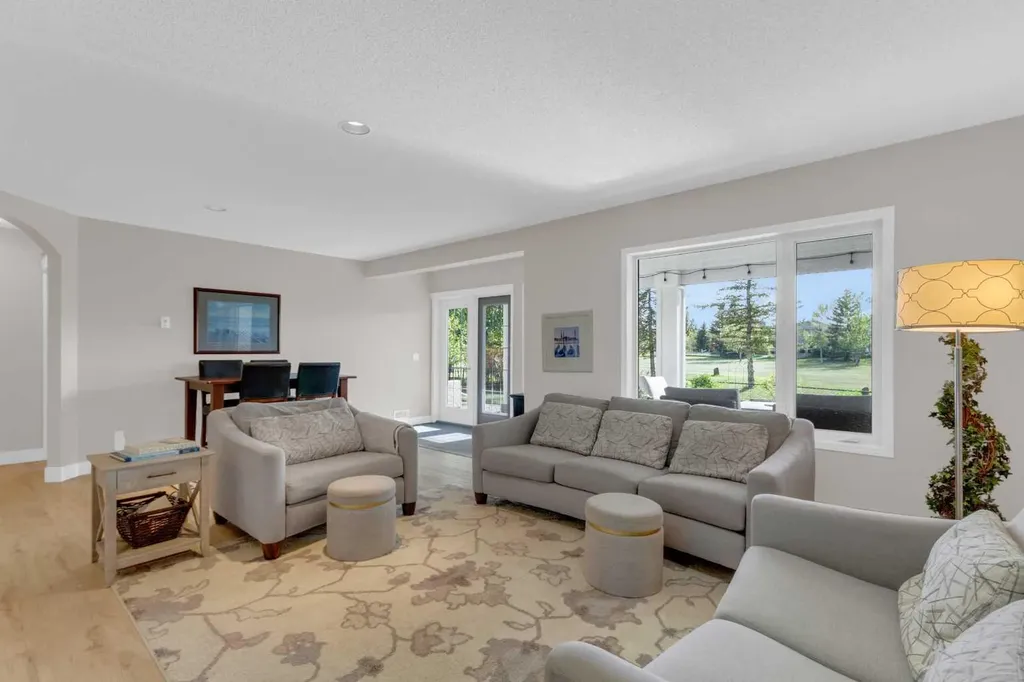 198 Douglas Woods Hill SE Calgary AB T2Z3B1