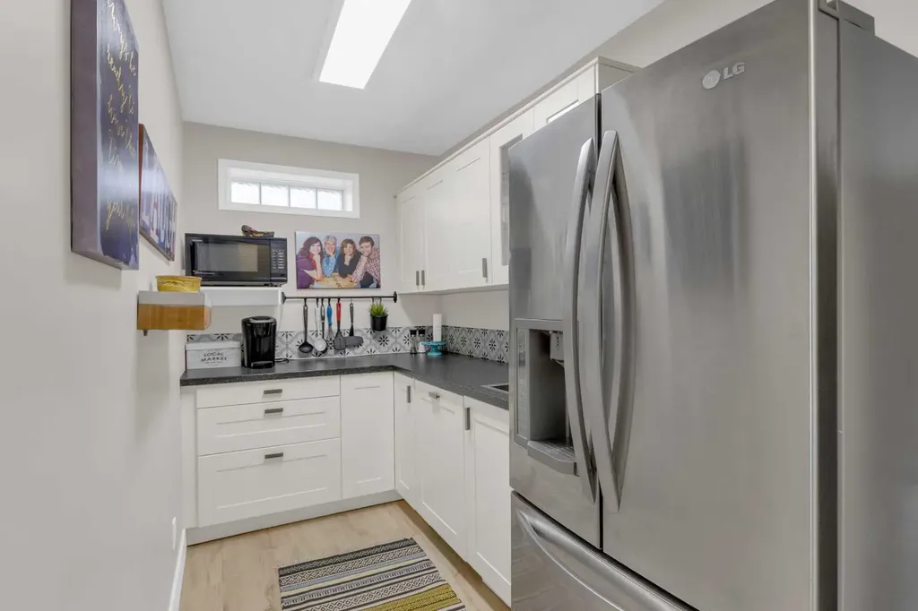 198 Douglas Woods Hill SE Calgary AB T2Z3B1