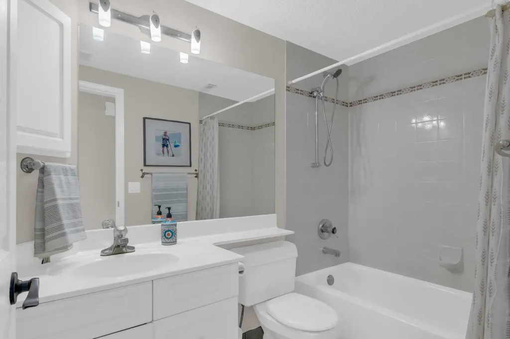 198 Douglas Woods Hill SE Calgary AB T2Z3B1
