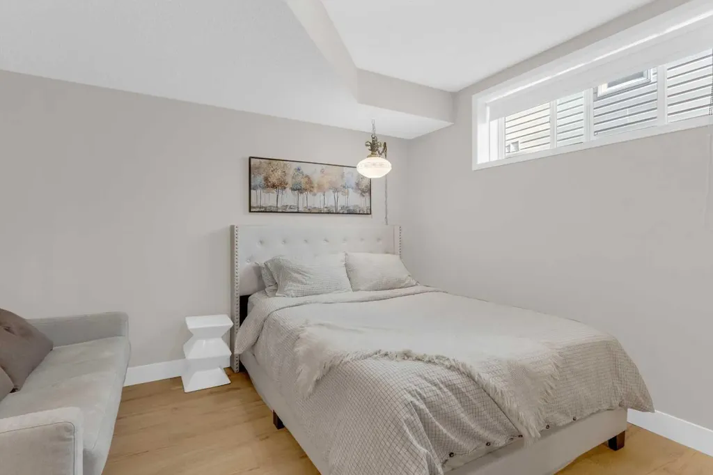 198 Douglas Woods Hill SE Calgary AB T2Z3B1