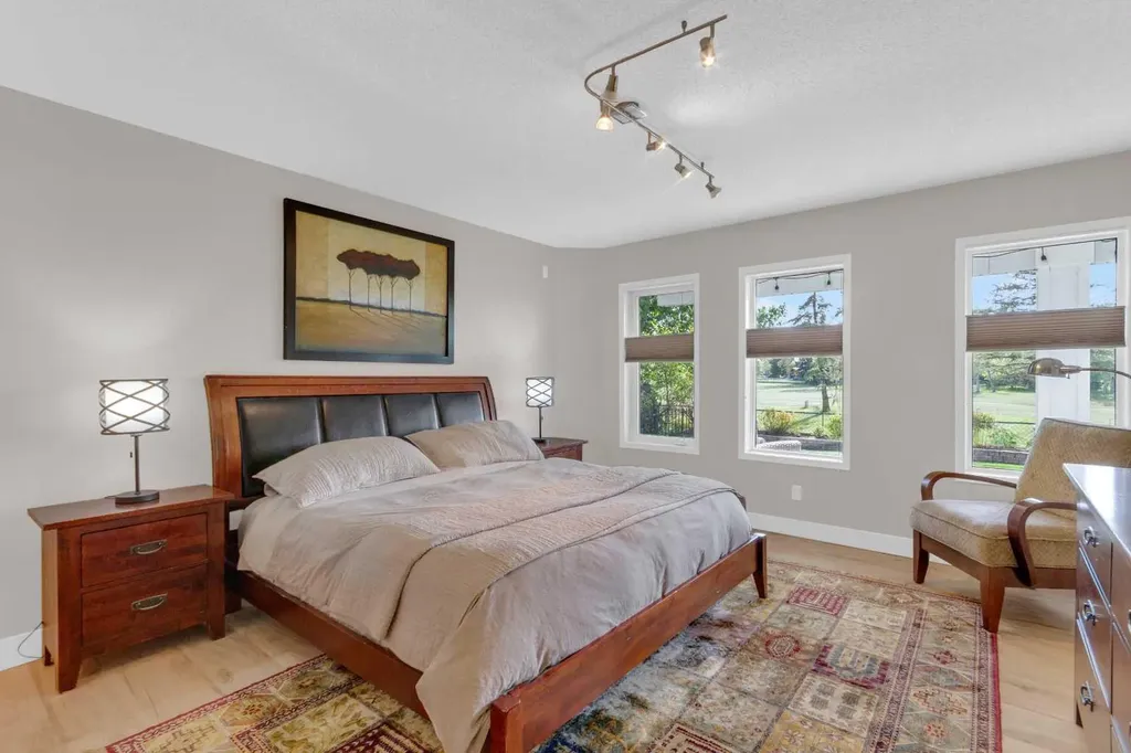 198 Douglas Woods Hill SE Calgary AB T2Z3B1