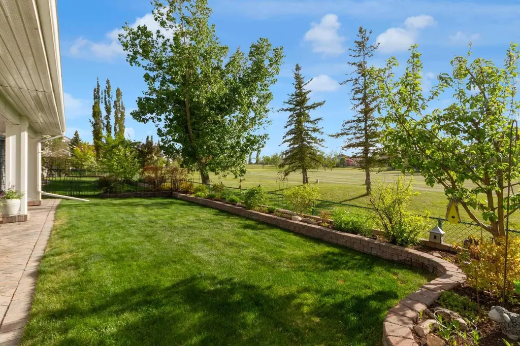 198 Douglas Woods Hill SE Calgary AB T2Z3B1