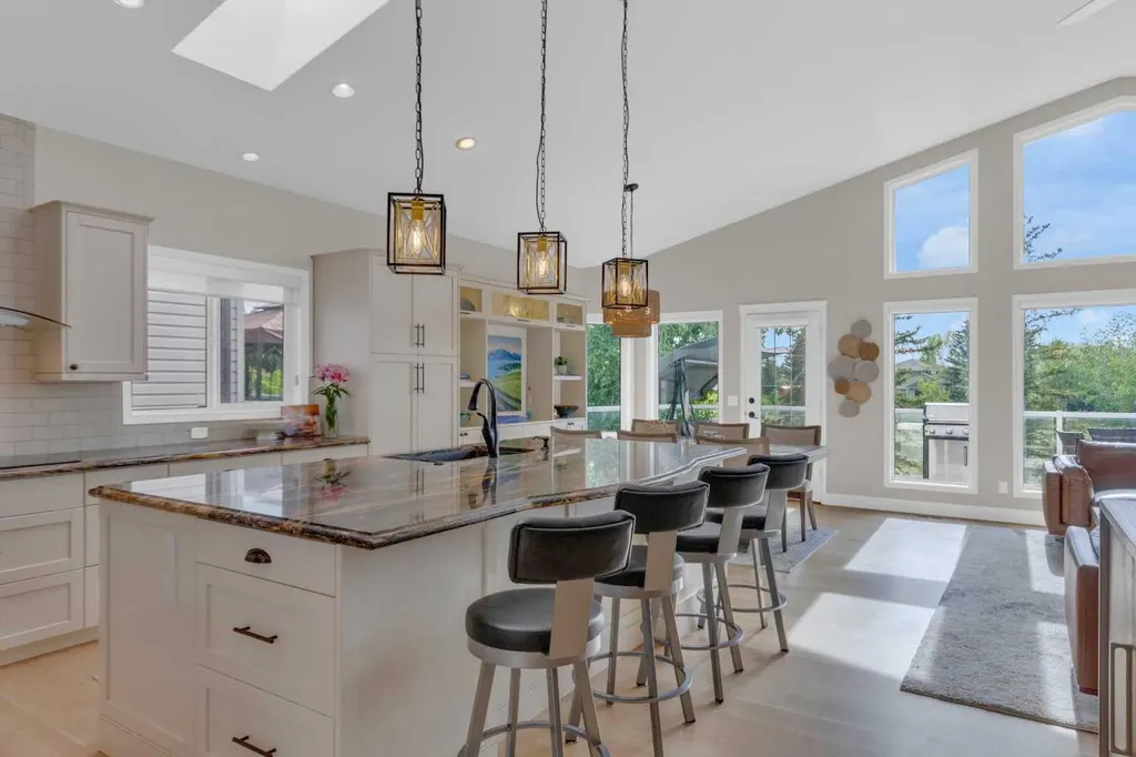 198 Douglas Woods Hill SE Calgary AB T2Z3B1