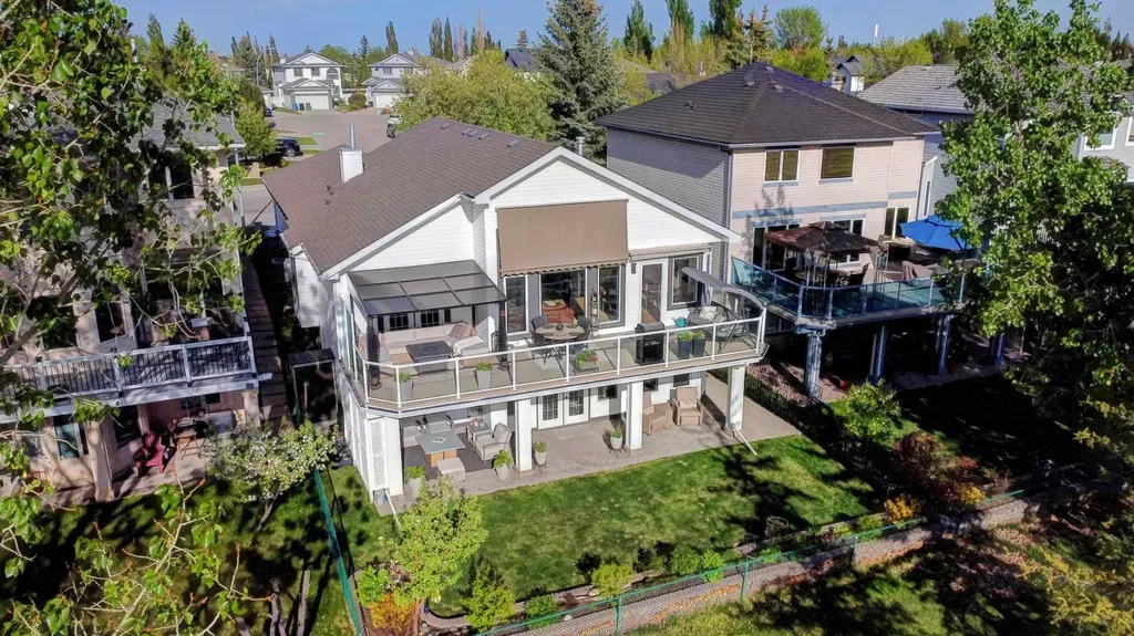 198 Douglas Woods Hill SE Calgary AB T2Z3B1