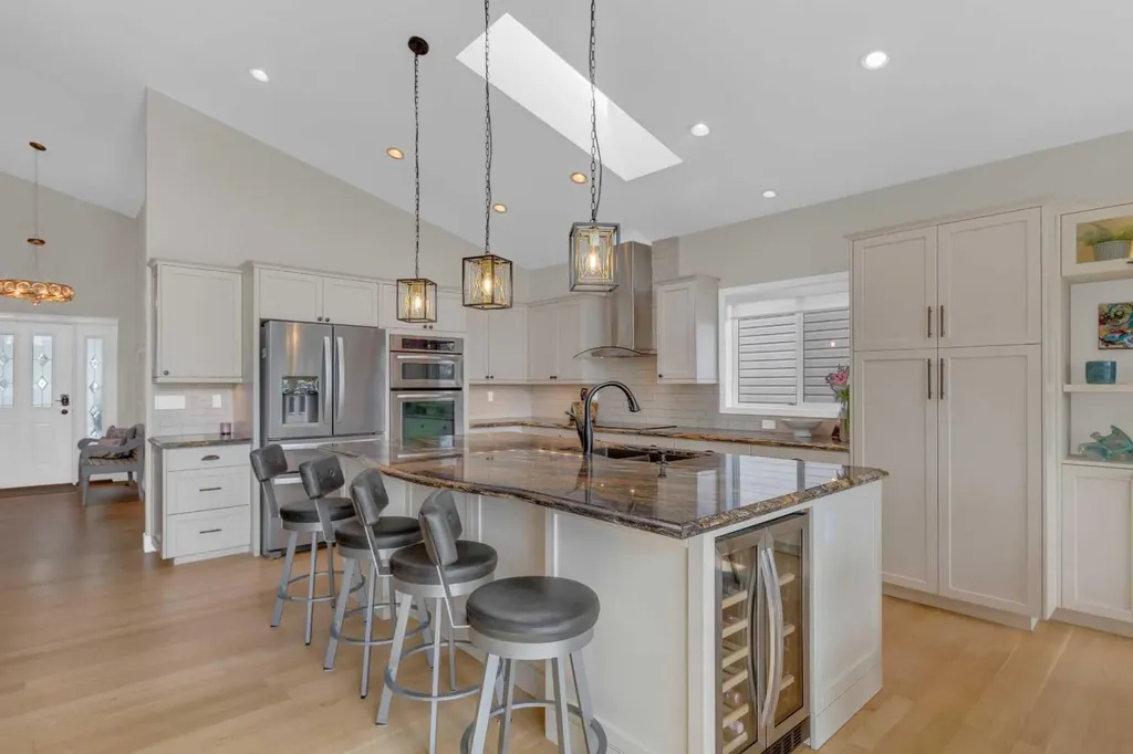 198 Douglas Woods Hill SE Calgary AB T2Z3B1