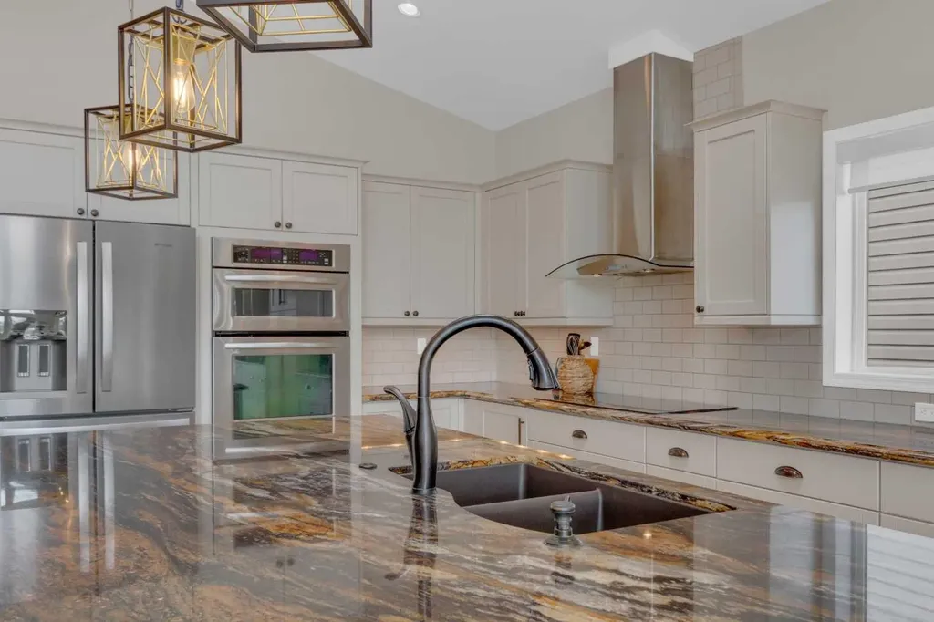 198 Douglas Woods Hill SE Calgary AB T2Z3B1