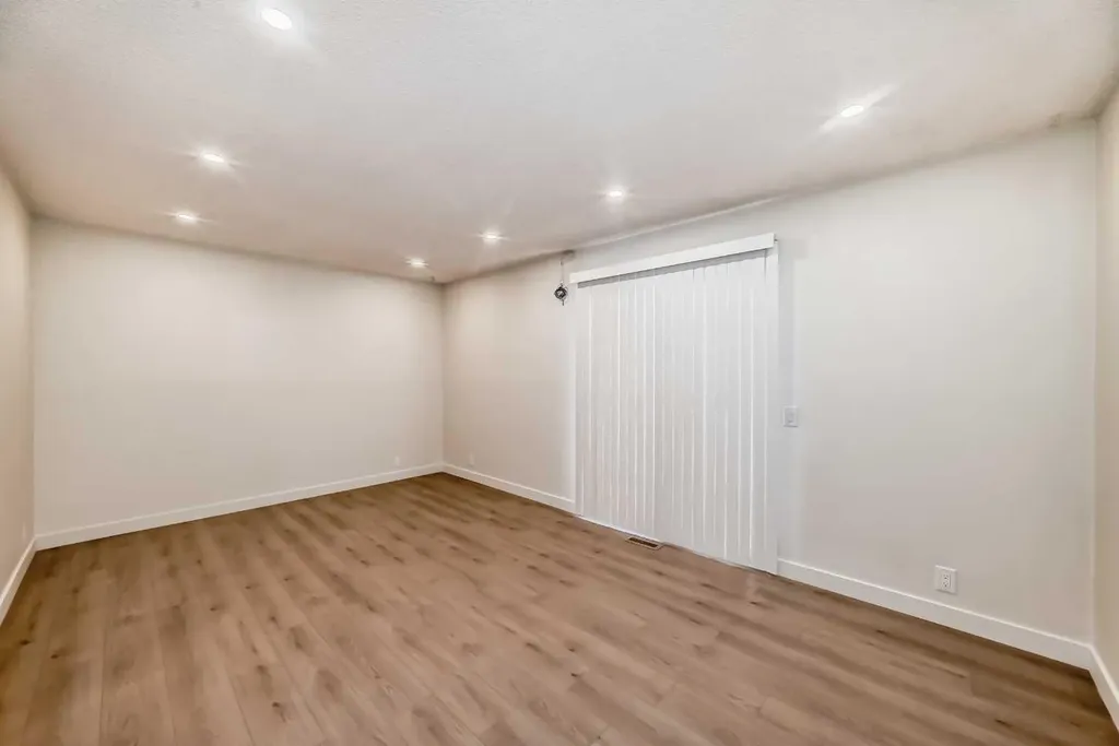 1515 Falconridge Drive NE Calgary AB T3J 1J8