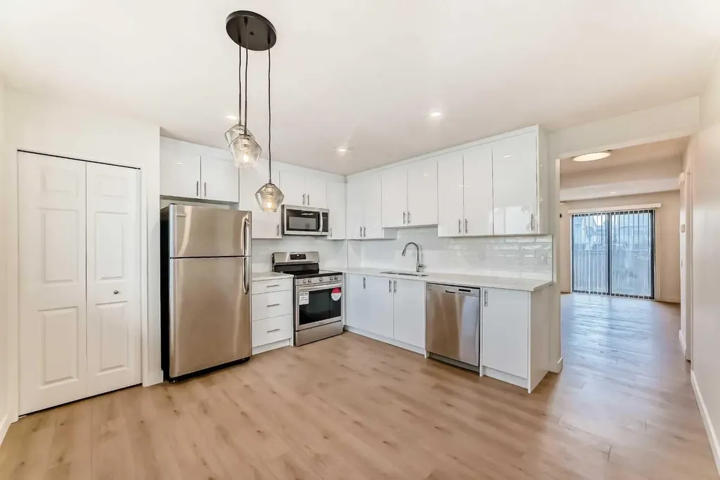 1515 Falconridge Drive NE Calgary AB T3J 1J8