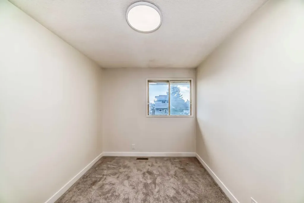 1515 Falconridge Drive NE Calgary AB T3J 1J8