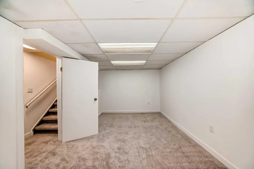 1515 Falconridge Drive NE Calgary AB T3J 1J8