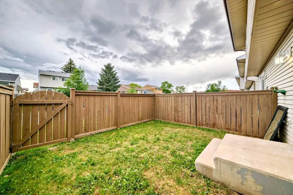 1515 Falconridge Drive NE Calgary AB T3J 1J8