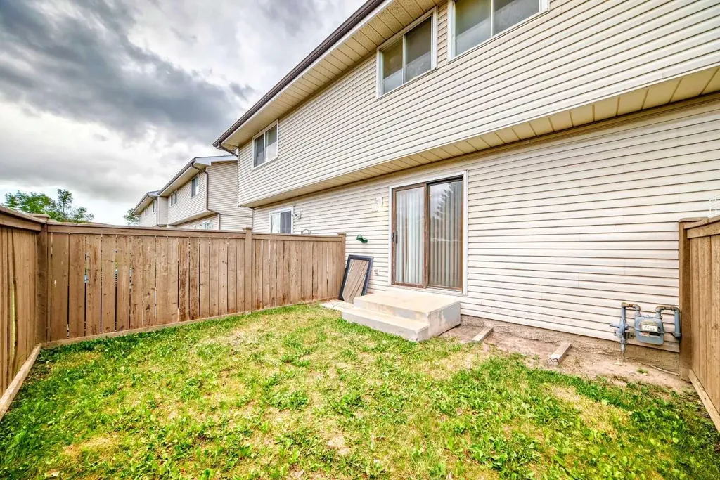 1515 Falconridge Drive NE Calgary AB T3J 1J8