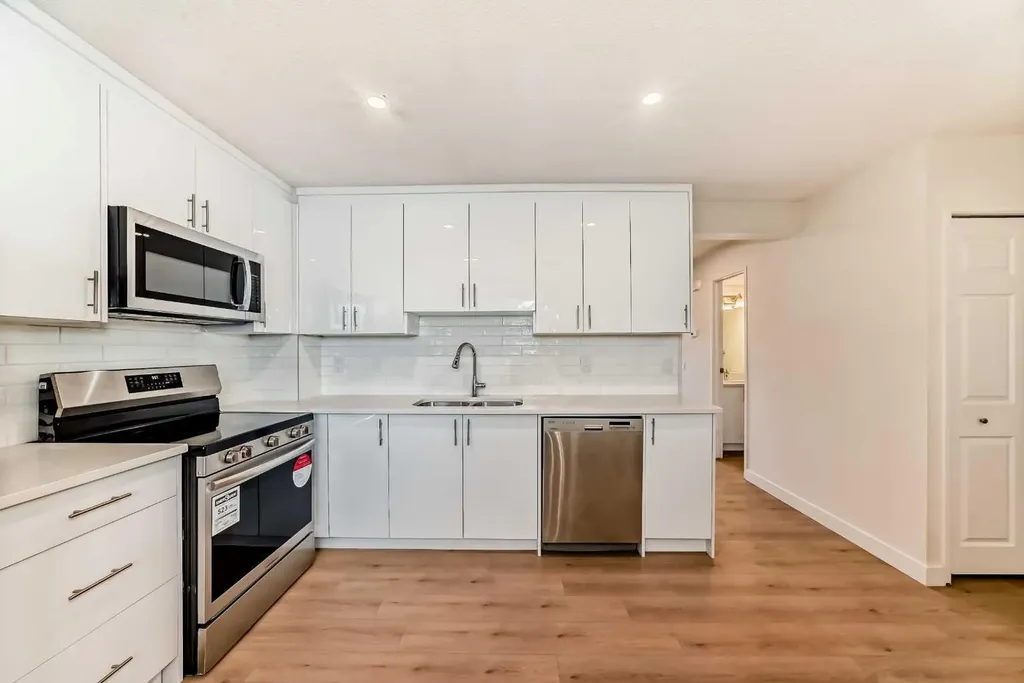 1515 Falconridge Drive NE Calgary AB T3J 1J8