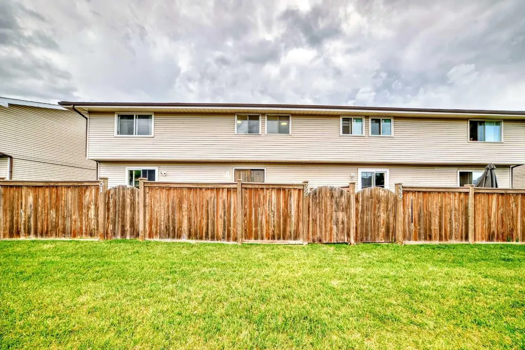 1515 Falconridge Drive NE Calgary AB T3J 1J8