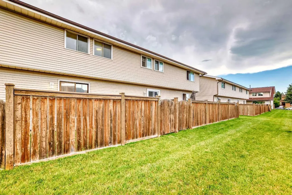 1515 Falconridge Drive NE Calgary AB T3J 1J8