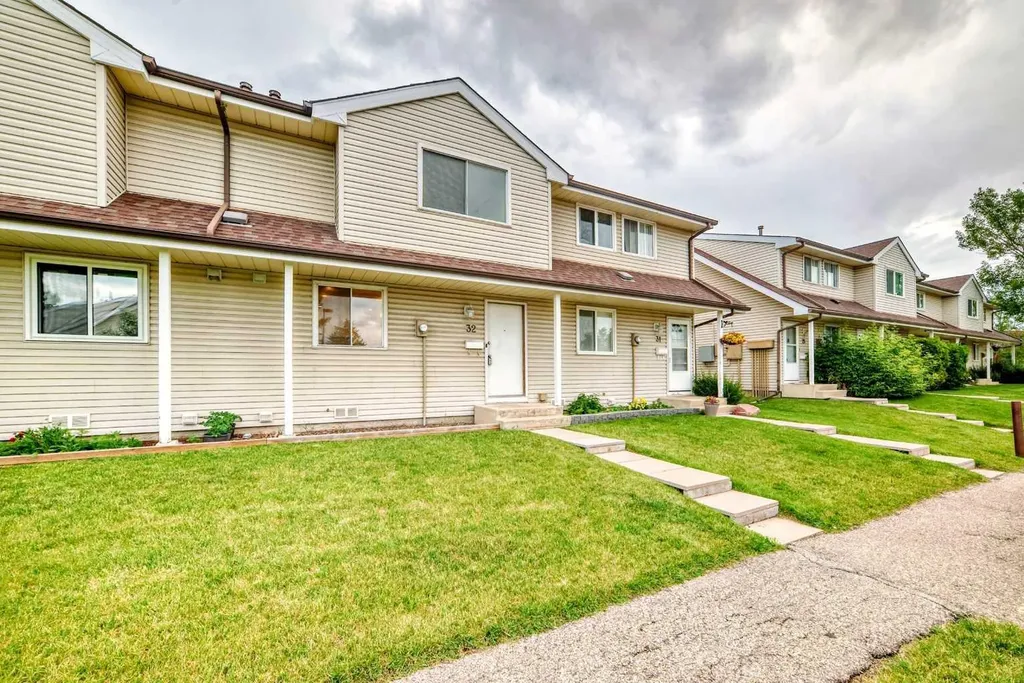 1515 Falconridge Drive NE Calgary AB T3J 1J8