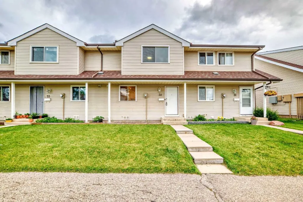 1515 Falconridge Drive NE Calgary AB T3J 1J8