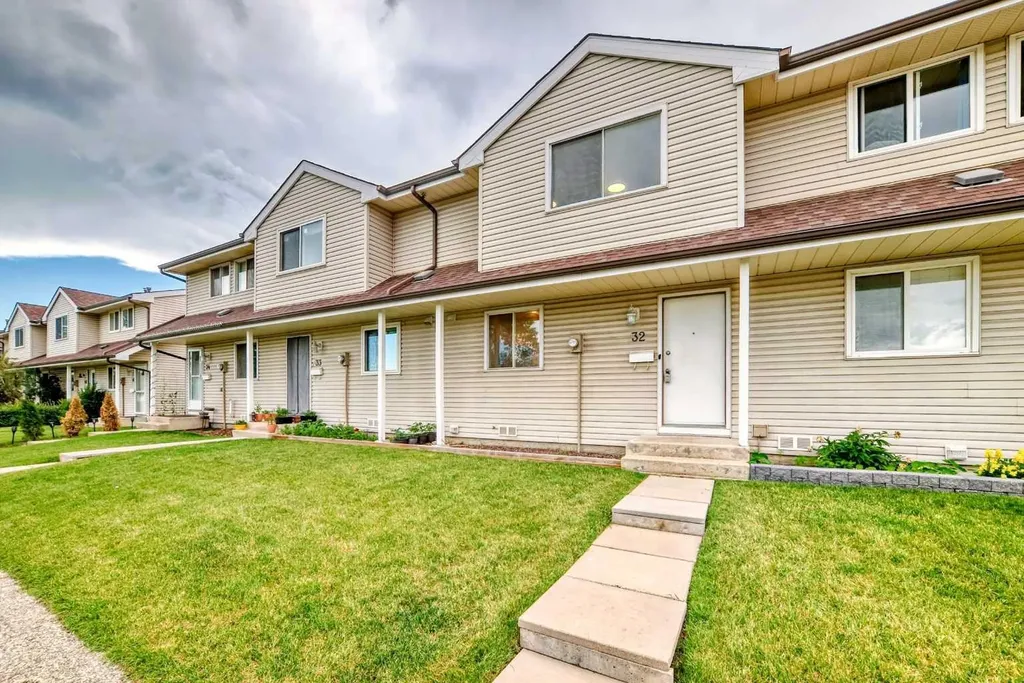 1515 Falconridge Drive NE Calgary AB T3J 1J8