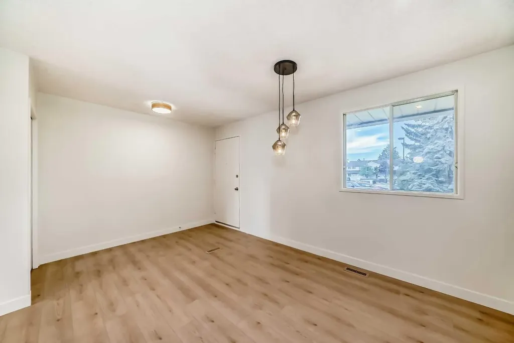 1515 Falconridge Drive NE Calgary AB T3J 1J8