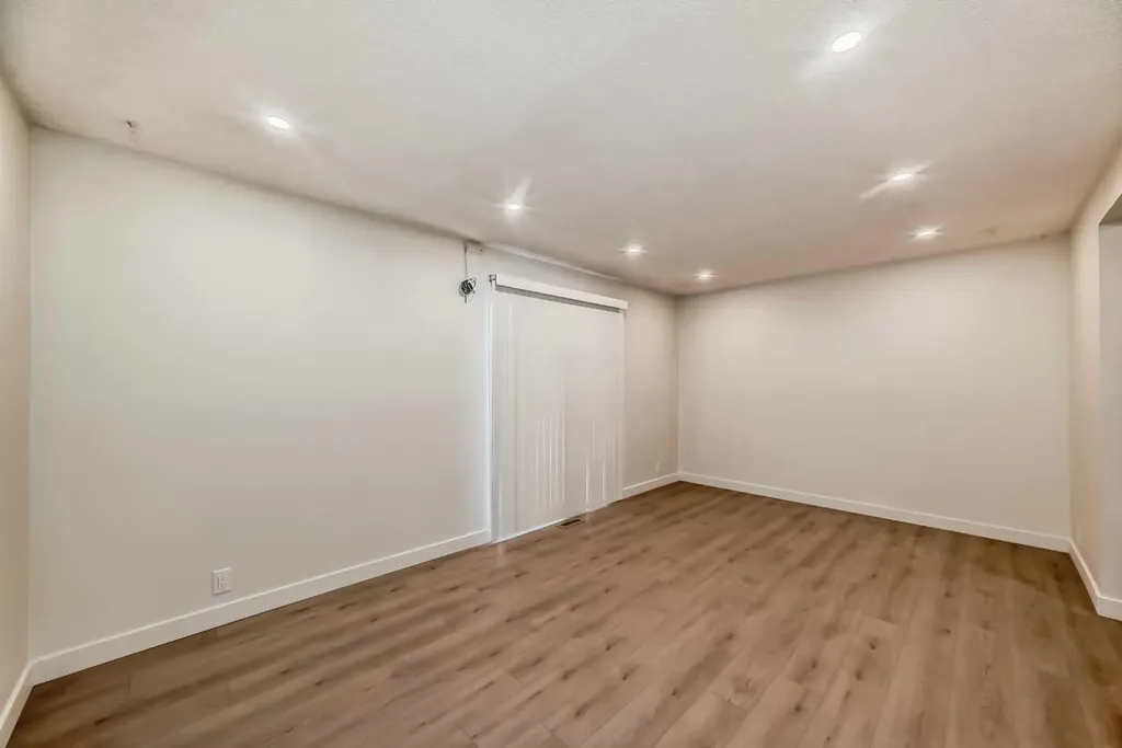 1515 Falconridge Drive NE Calgary AB T3J 1J8