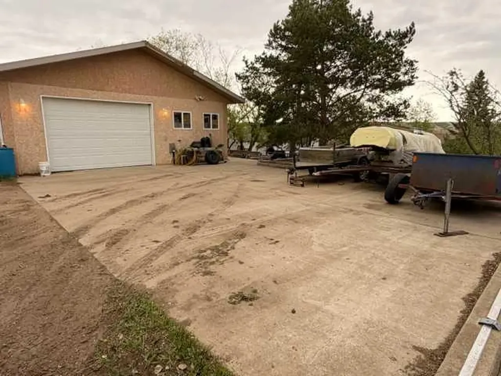 5116 48 Street Hardisty AB T0B 1V0