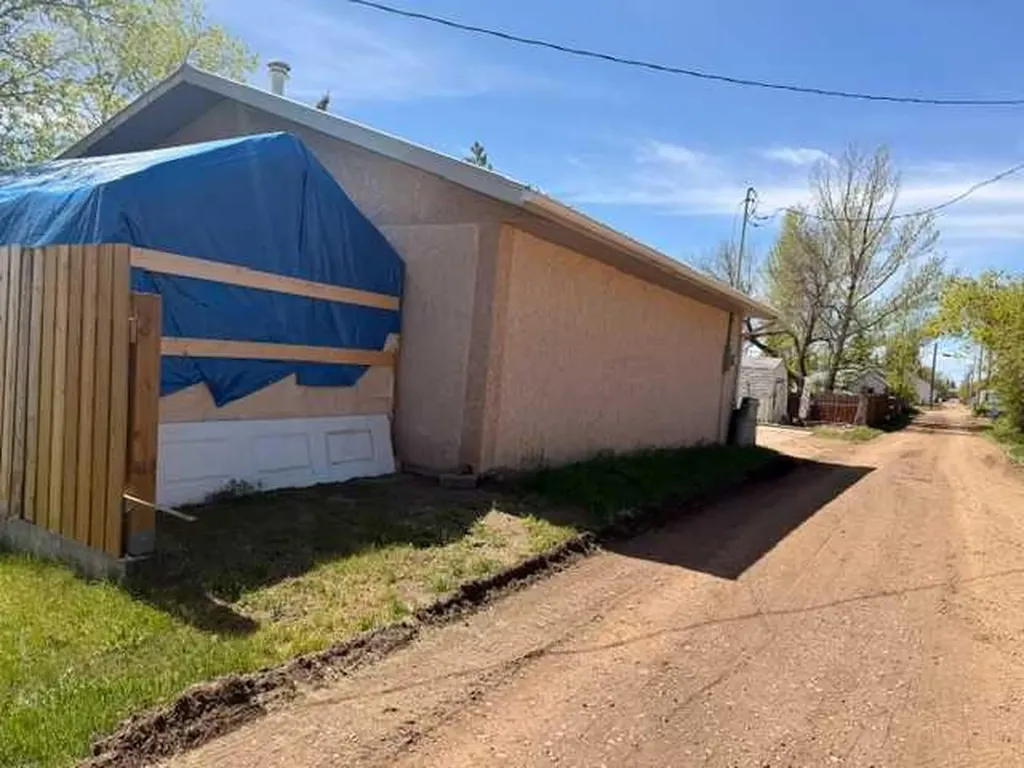 5116 48 Street Hardisty AB T0B 1V0