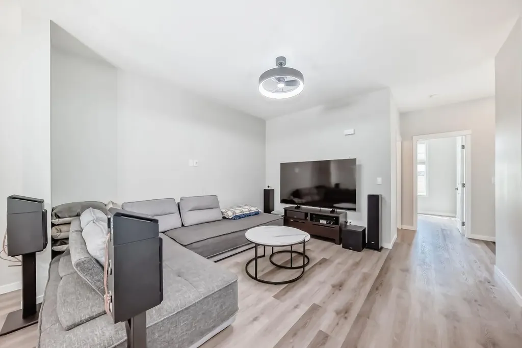 276 Belmont Boulevard SW Calgary AB T2X4W6