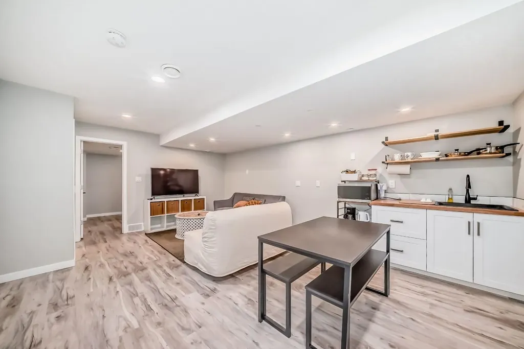 276 Belmont Boulevard SW Calgary AB T2X4W6
