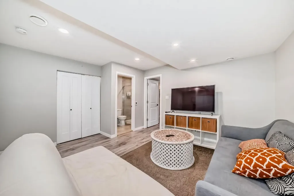 276 Belmont Boulevard SW Calgary AB T2X4W6