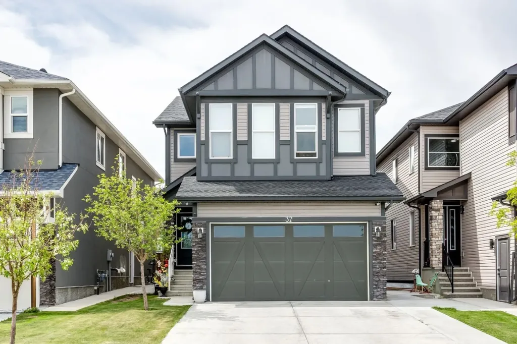 37 Savanna Heath NE Calgary AB T3J2H5