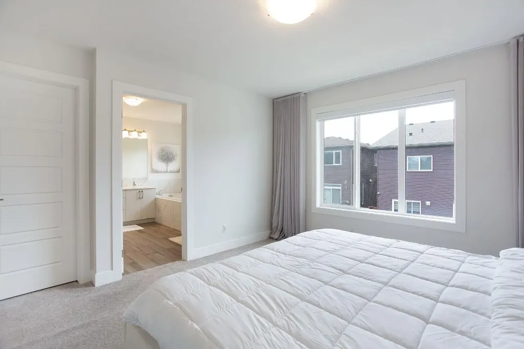 37 Savanna Heath NE Calgary AB T3J2H5