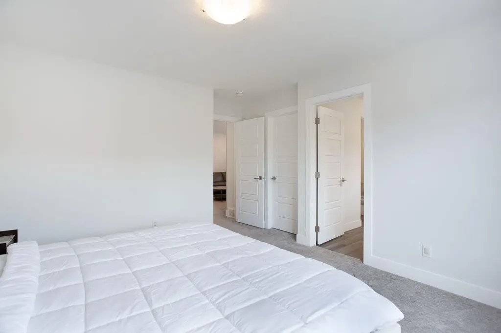 37 Savanna Heath NE Calgary AB T3J2H5
