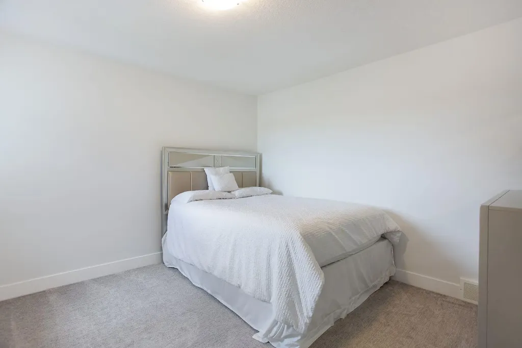 37 Savanna Heath NE Calgary AB T3J2H5