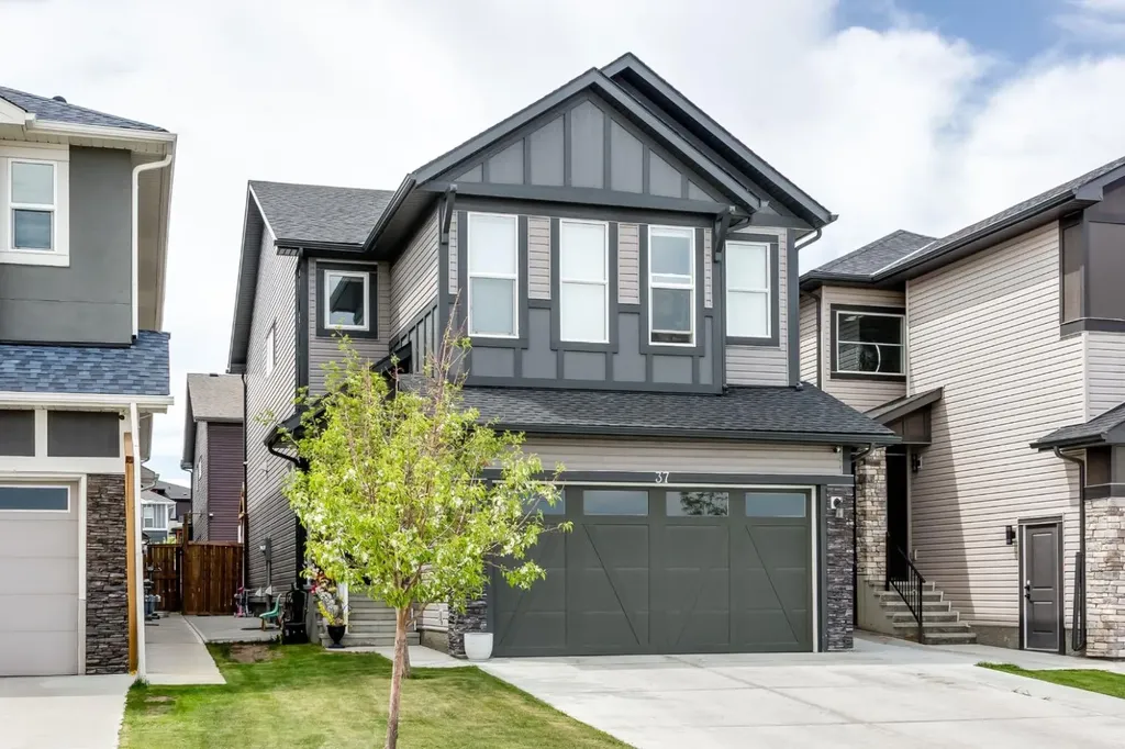 37 Savanna Heath NE Calgary AB T3J2H5