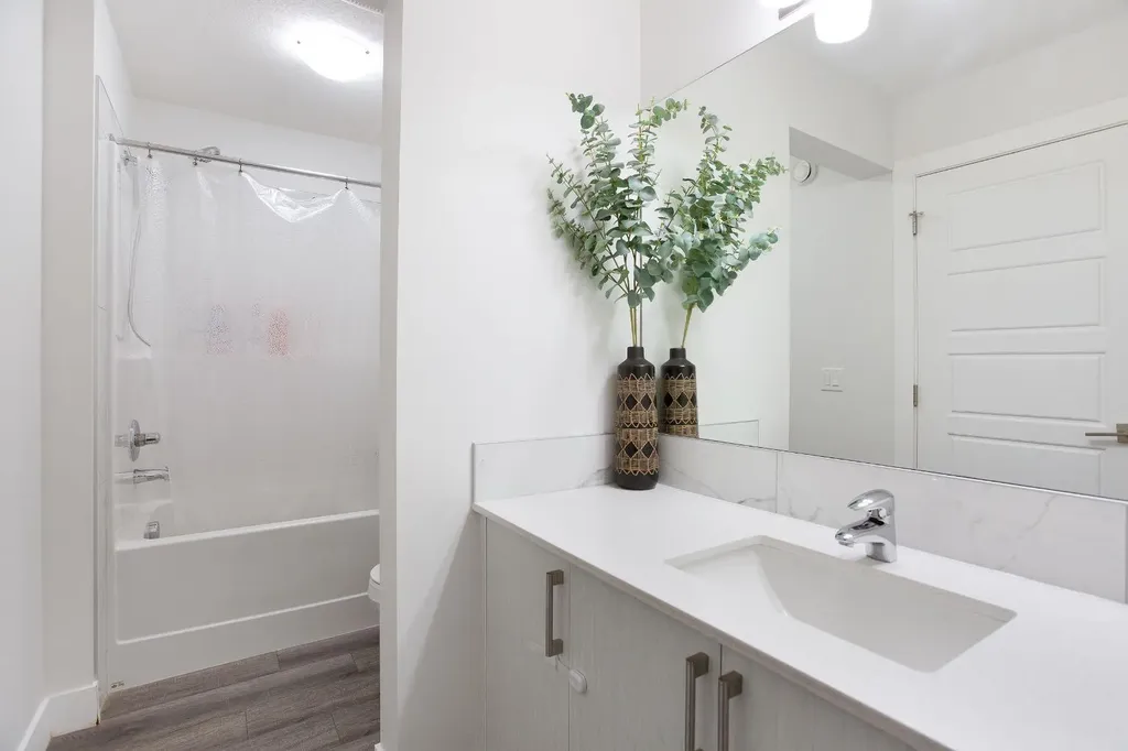 37 Savanna Heath NE Calgary AB T3J2H5