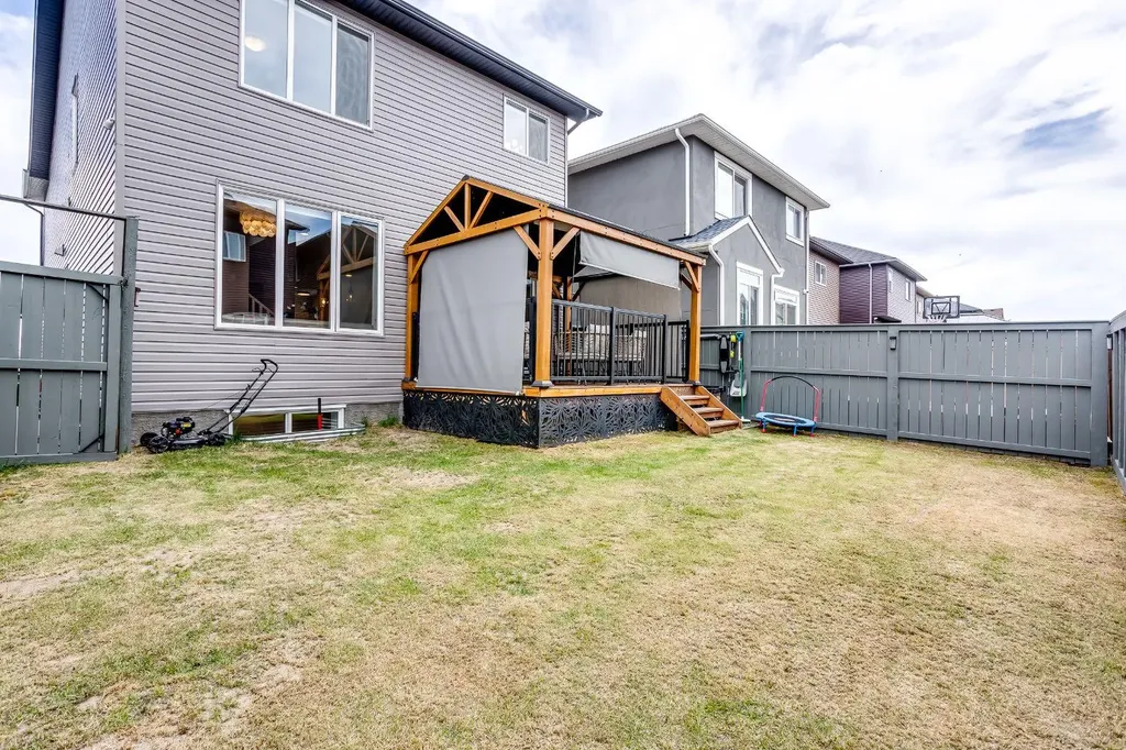 37 Savanna Heath NE Calgary AB T3J2H5