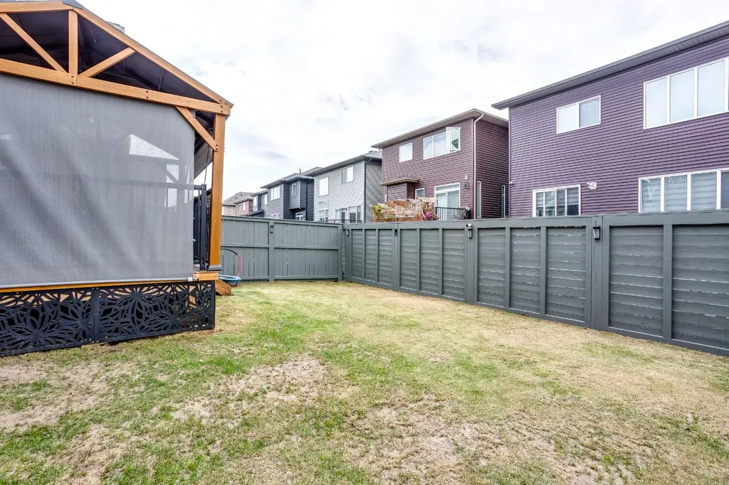 37 Savanna Heath NE Calgary AB T3J2H5