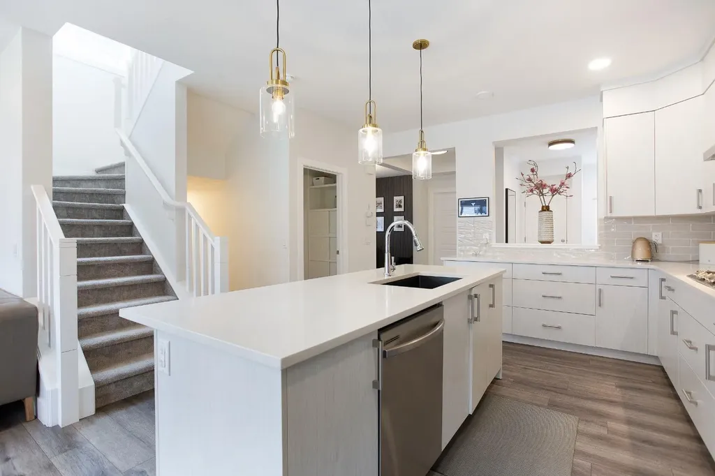 37 Savanna Heath NE Calgary AB T3J2H5