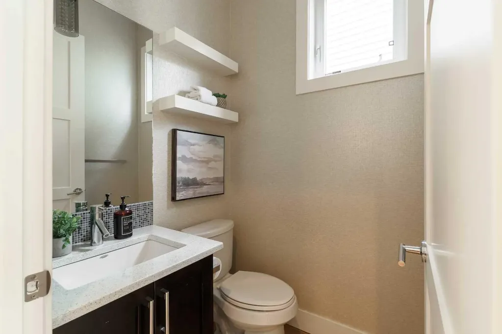 423 23 Avenue NW Calgary AB T2M1S4