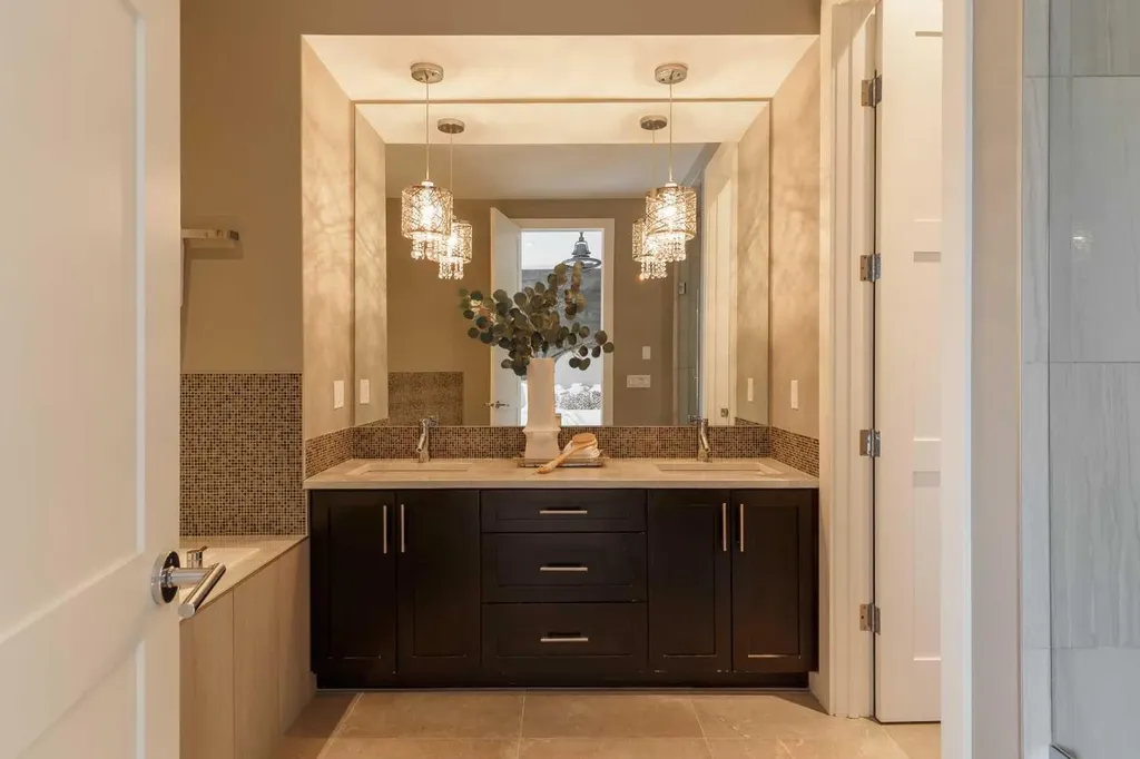 423 23 Avenue NW Calgary AB T2M1S4