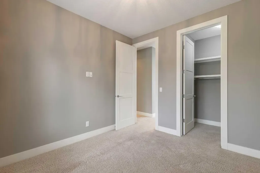 423 23 Avenue NW Calgary AB T2M1S4