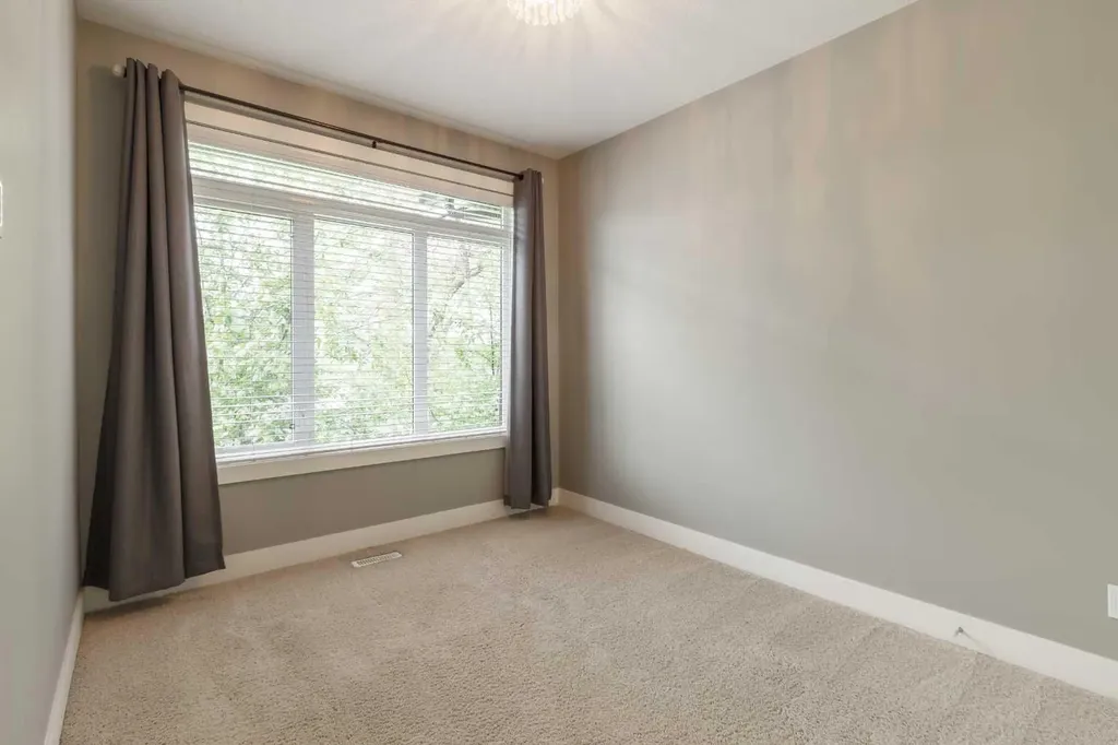 423 23 Avenue NW Calgary AB T2M1S4