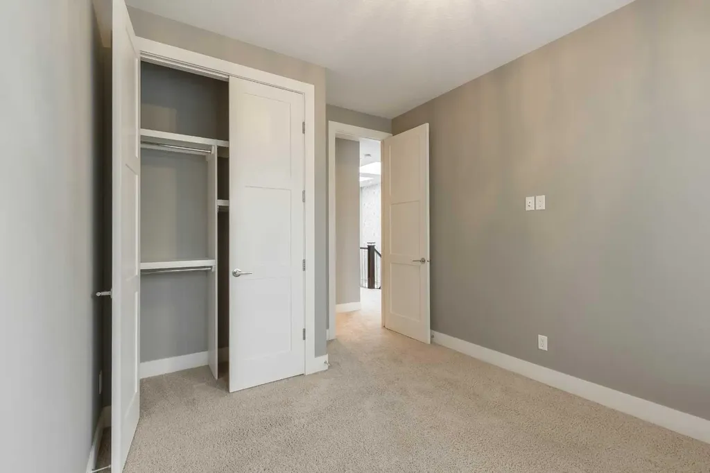 423 23 Avenue NW Calgary AB T2M1S4