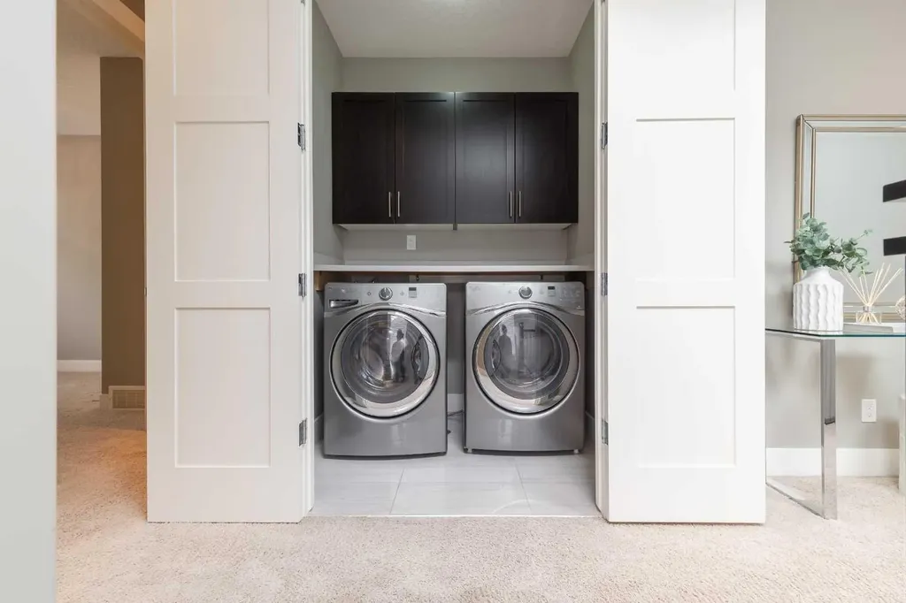 423 23 Avenue NW Calgary AB T2M1S4