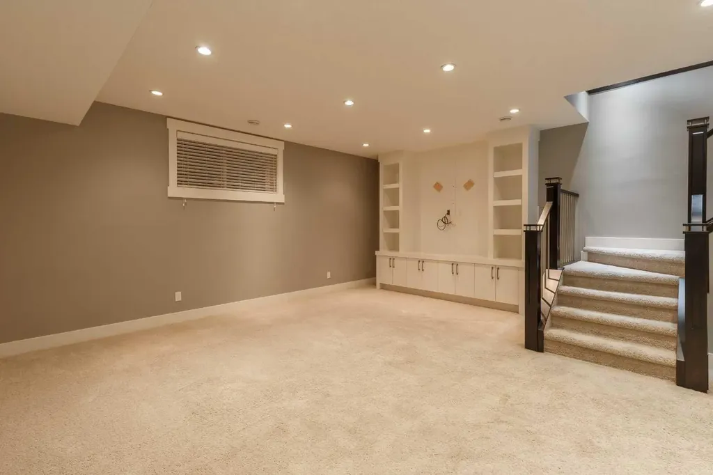 423 23 Avenue NW Calgary AB T2M1S4