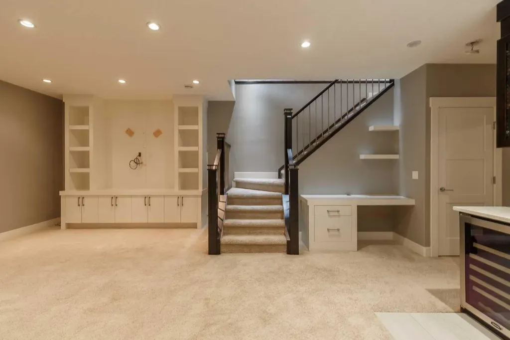 423 23 Avenue NW Calgary AB T2M1S4